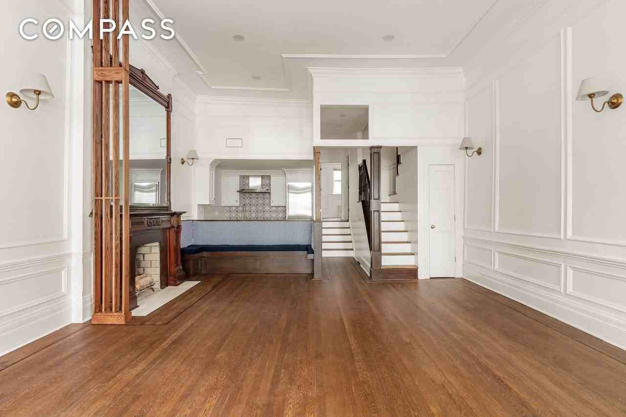 129 E 61st St #3 - Photo 3 of 12