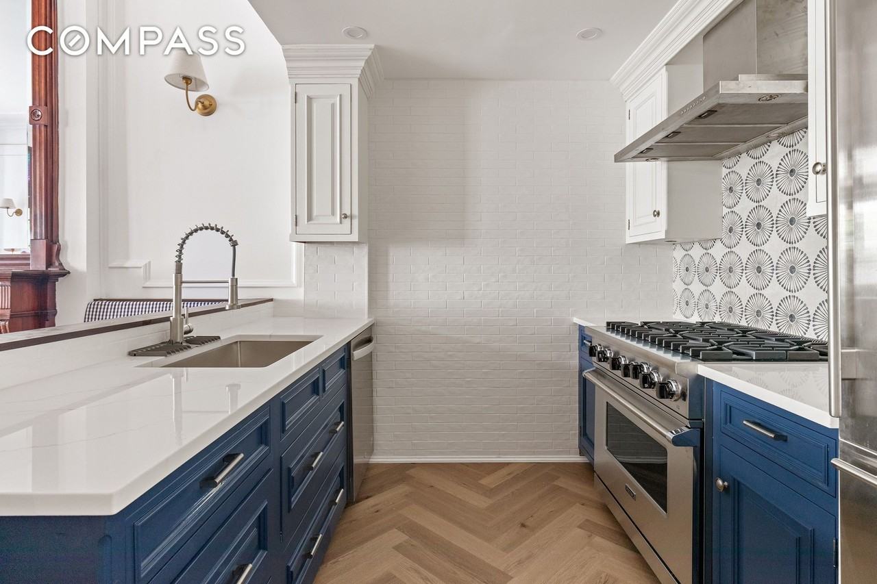129 E 61st St #3 - Photo 4 of 12