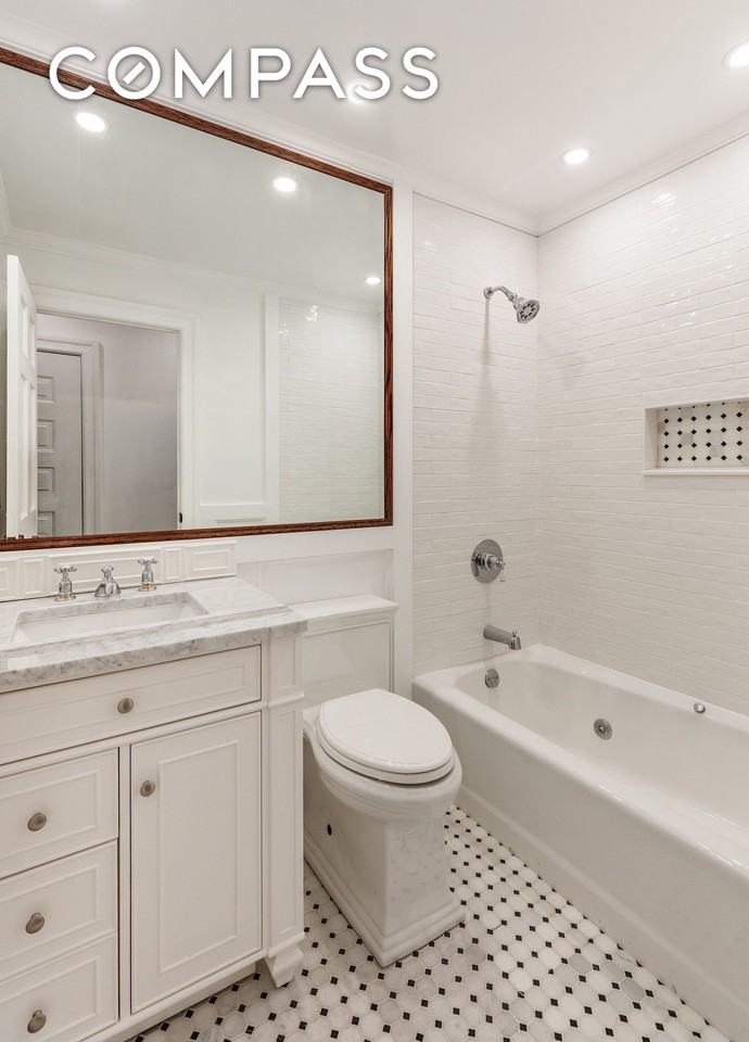 129 E 61st St #3 - Photo 7 of 12