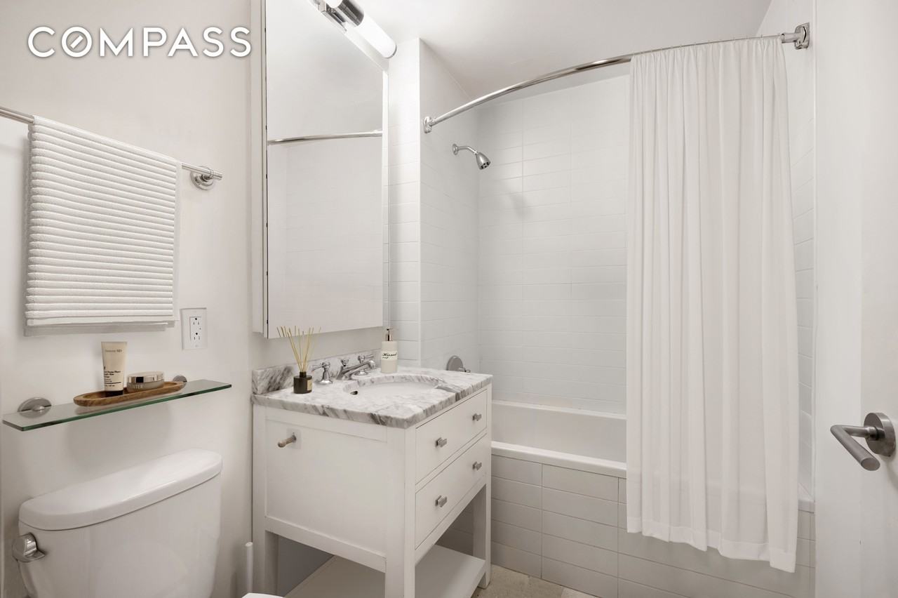125 W 22nd St #8B - Photo 7 of 9