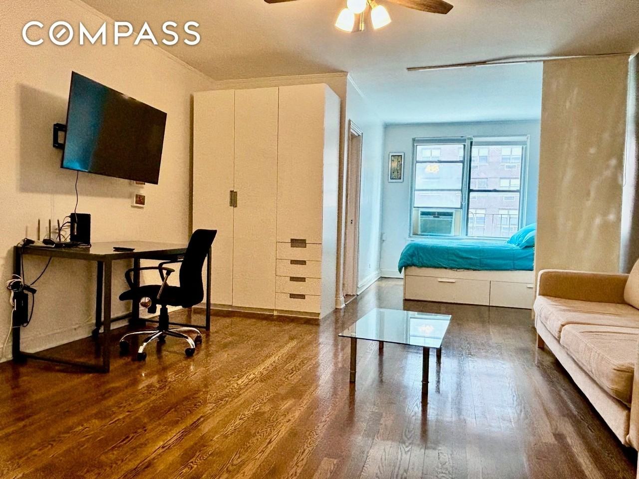 350 E 54th St #6C - Photo 3 of 12