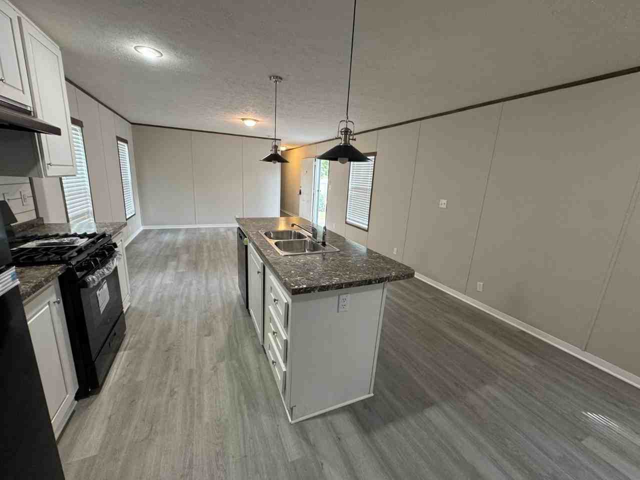231 Bristol Dr - Photo 4 of 15