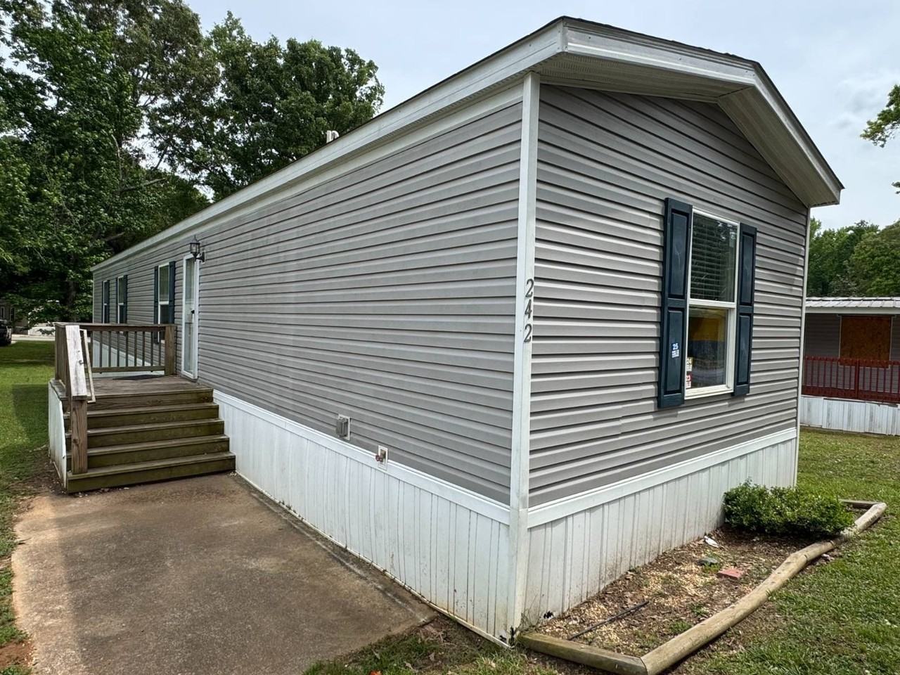 242 Wallingford Dr - Photo 2 of 15