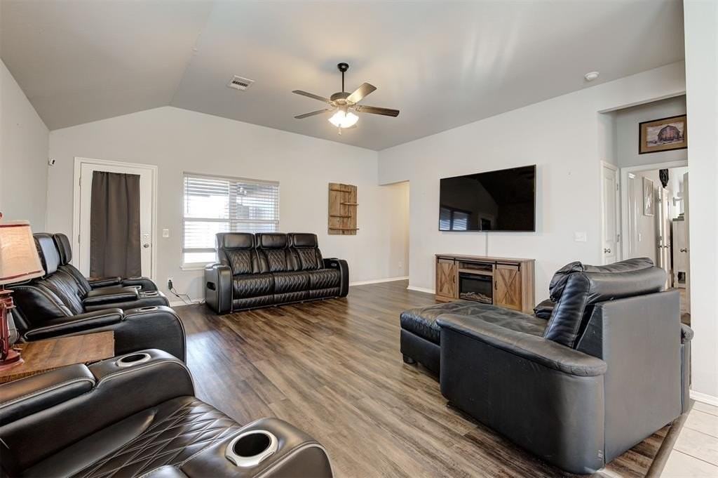 465 Compass Dr - Photo 2 of 38