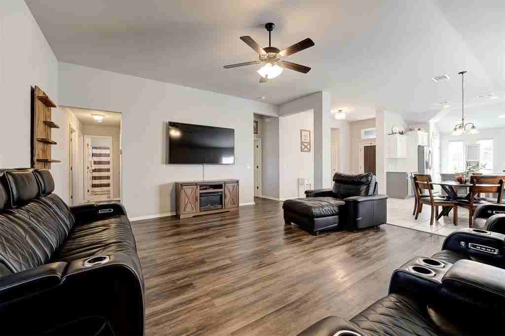465 Compass Dr - Photo 3 of 38