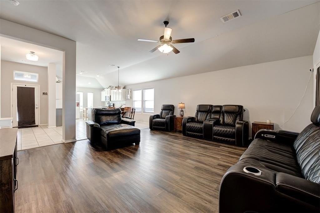 465 Compass Dr - Photo 4 of 38