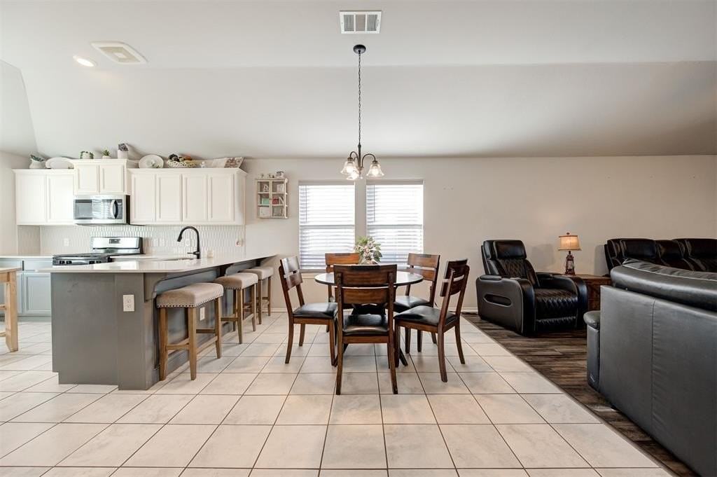 465 Compass Dr - Photo 6 of 38