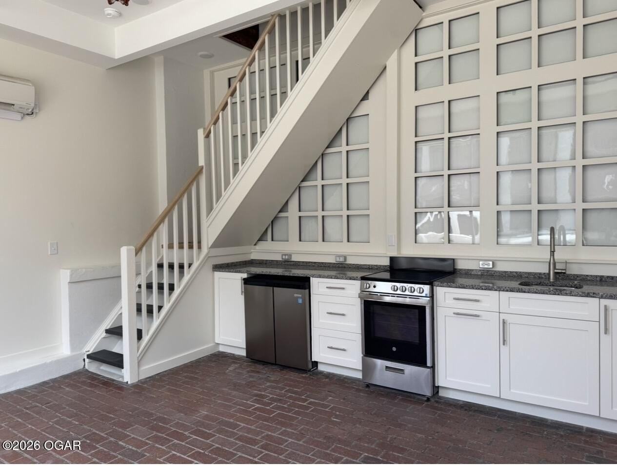 401 S Virginia Ave #105 - Photo 3 of 6