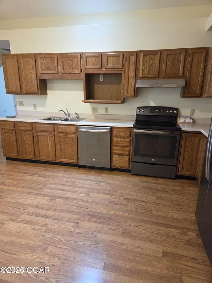 801 Greenwood Dr - Photo 2 of 9