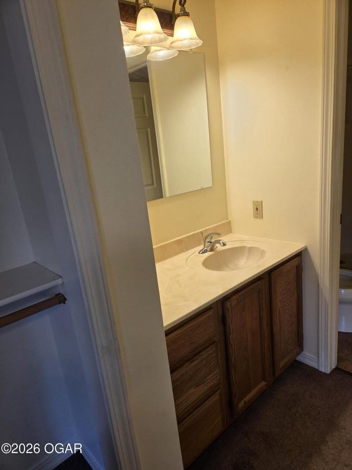 801 Greenwood Dr - Photo 7 of 9