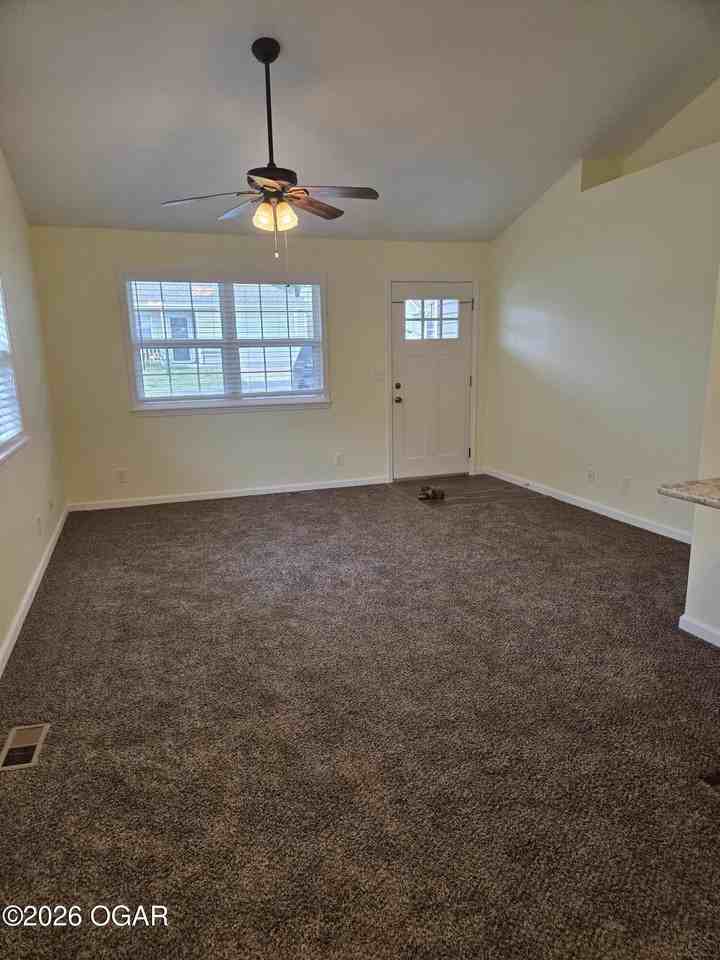 815 Greenwood Dr - Photo 2 of 13