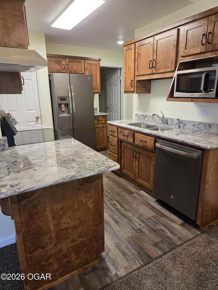 815 Greenwood Dr - Photo 3 of 13