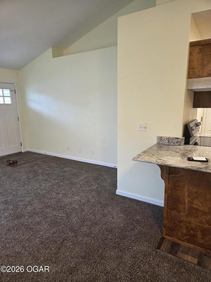 815 Greenwood Dr - Photo 4 of 13