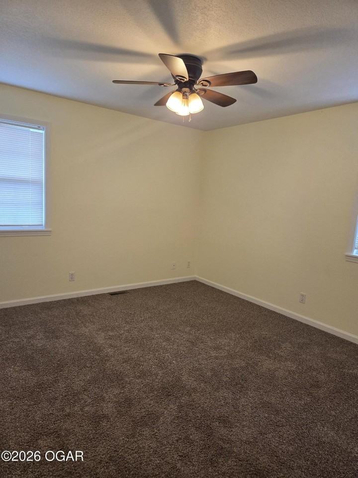 815 Greenwood Dr - Photo 6 of 13