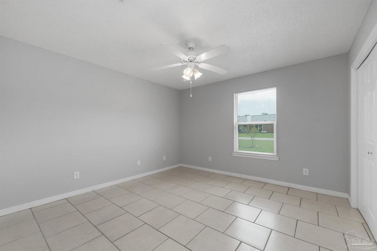 3868 Mariners Dr - Photo 3 of 20