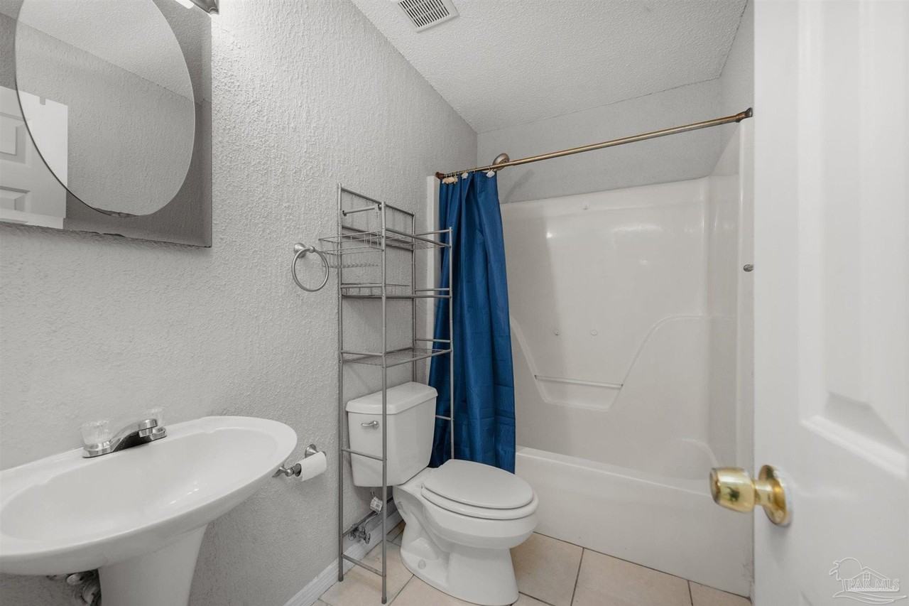 3868 Mariners Dr - Photo 4 of 20