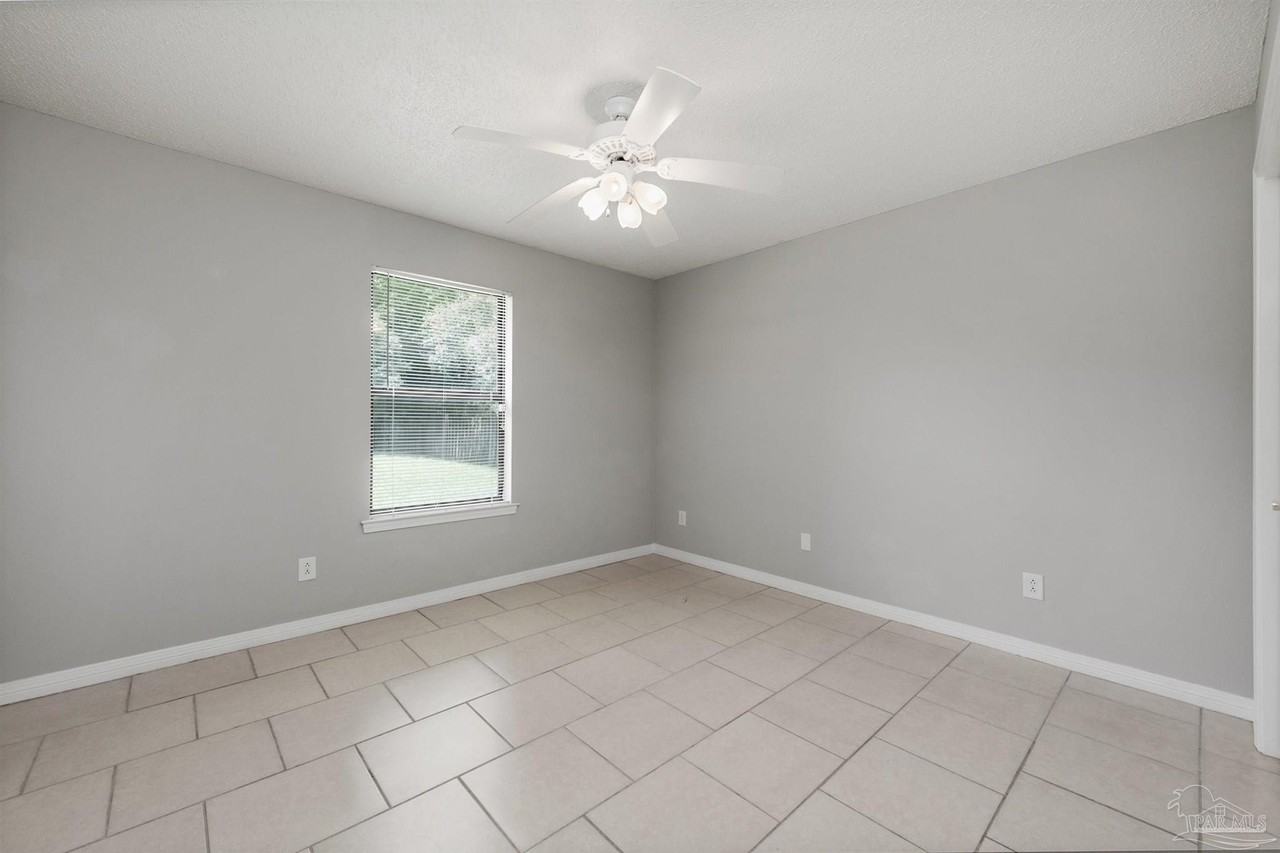 3868 Mariners Dr - Photo 5 of 20