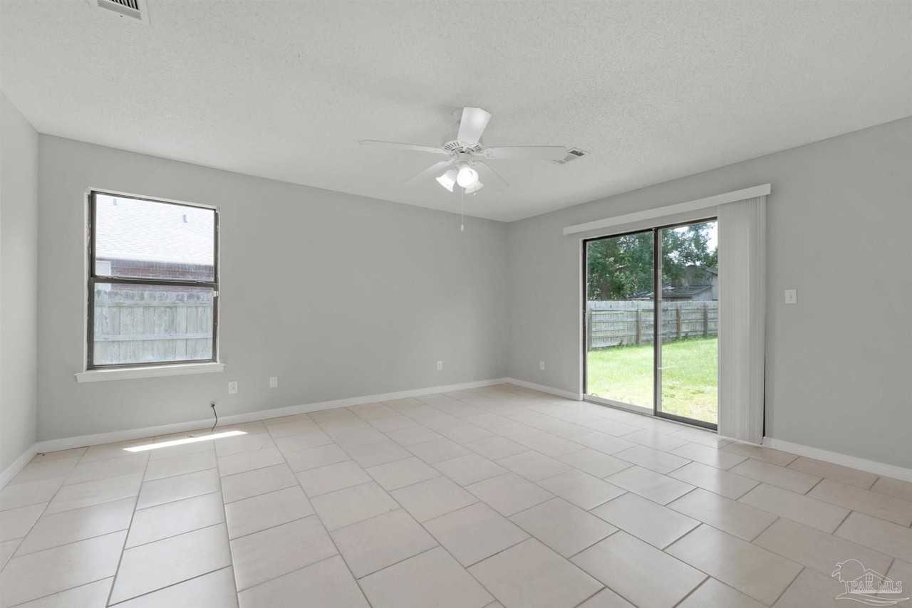 3868 Mariners Dr - Photo 6 of 20