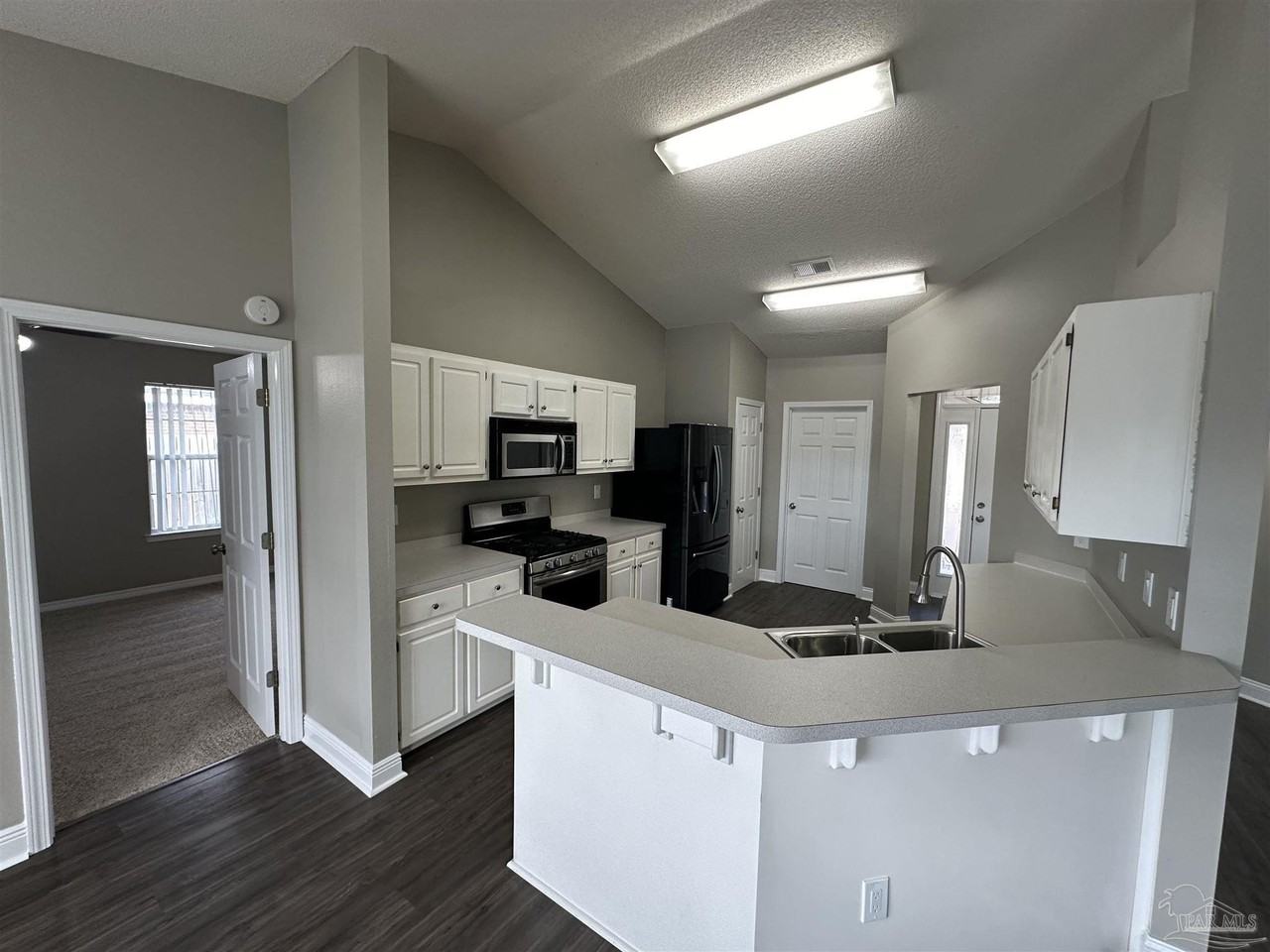 1676 Beachside Dr - Photo 4 of 17