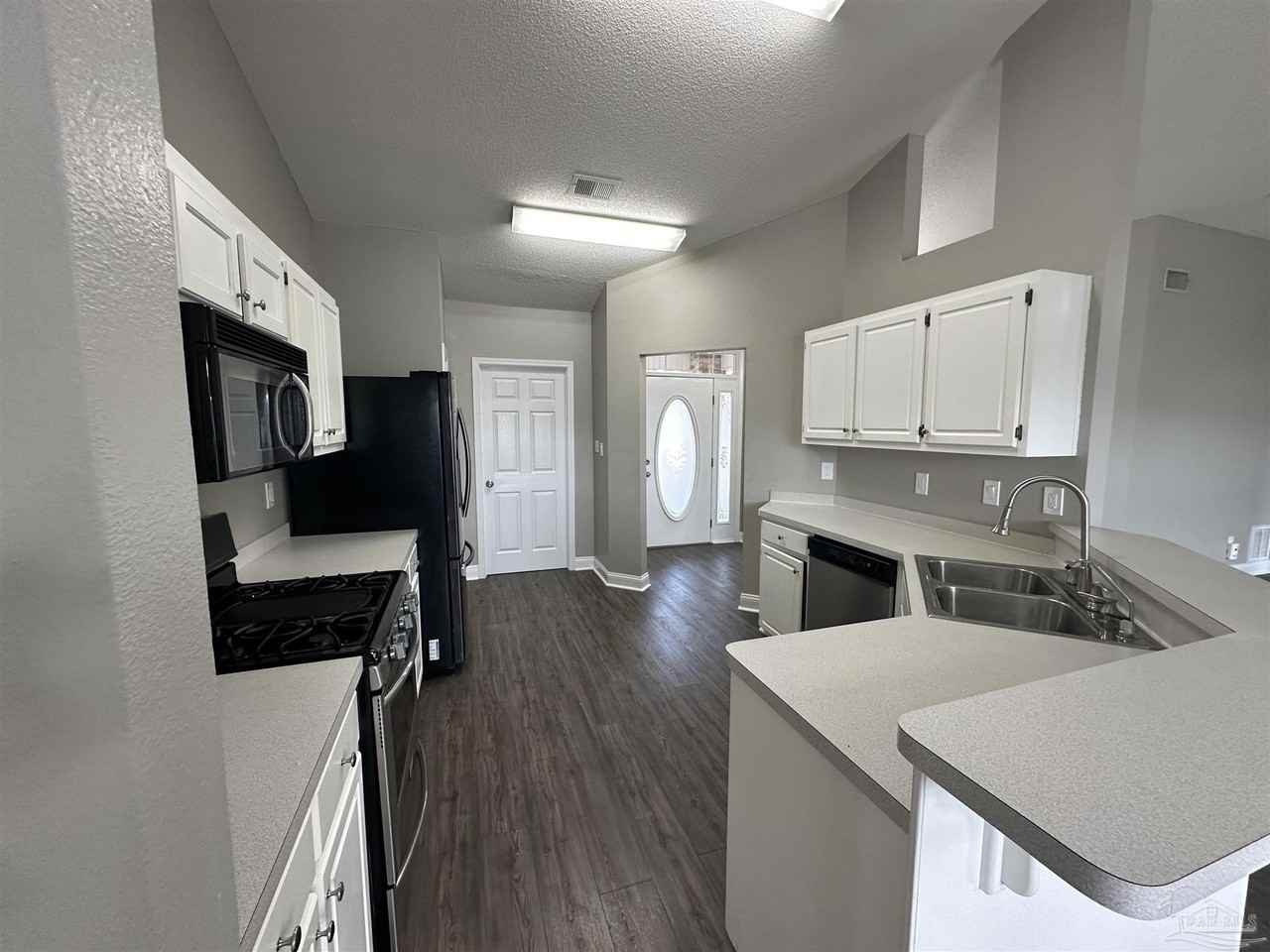 1676 Beachside Dr - Photo 5 of 17