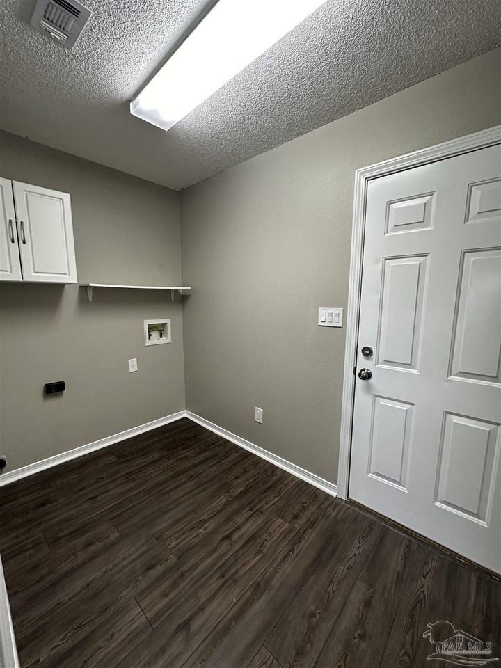1676 Beachside Dr - Photo 7 of 17