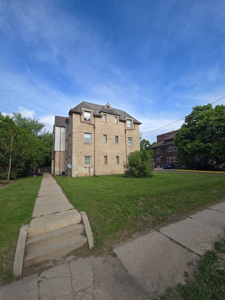 912 Haskell Ave - Photo 2 of 2