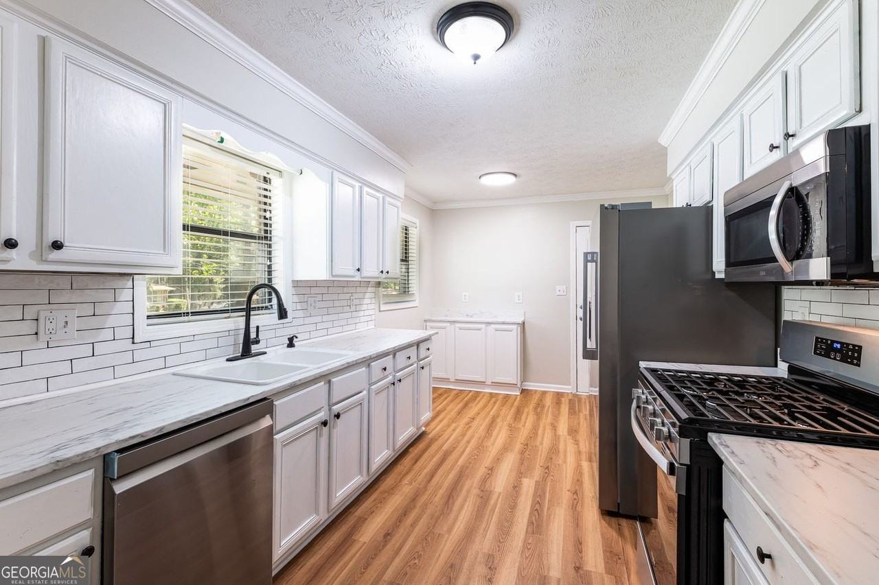 1947 Farris Dr - Photo 4 of 34