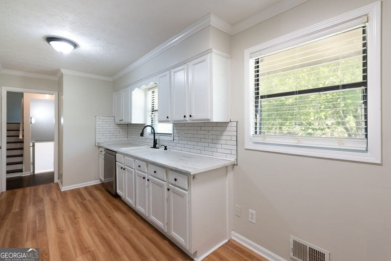 1947 Farris Dr - Photo 5 of 34
