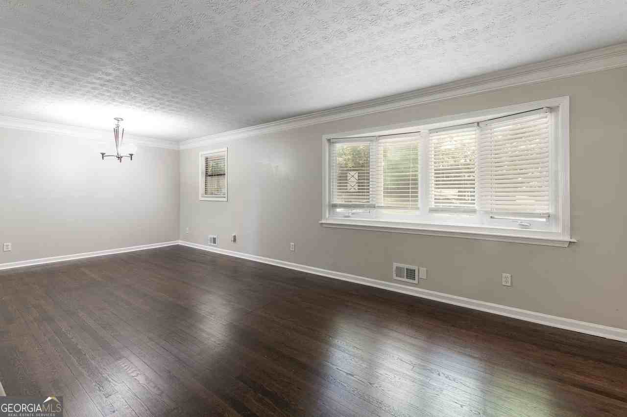 1947 Farris Dr - Photo 7 of 34