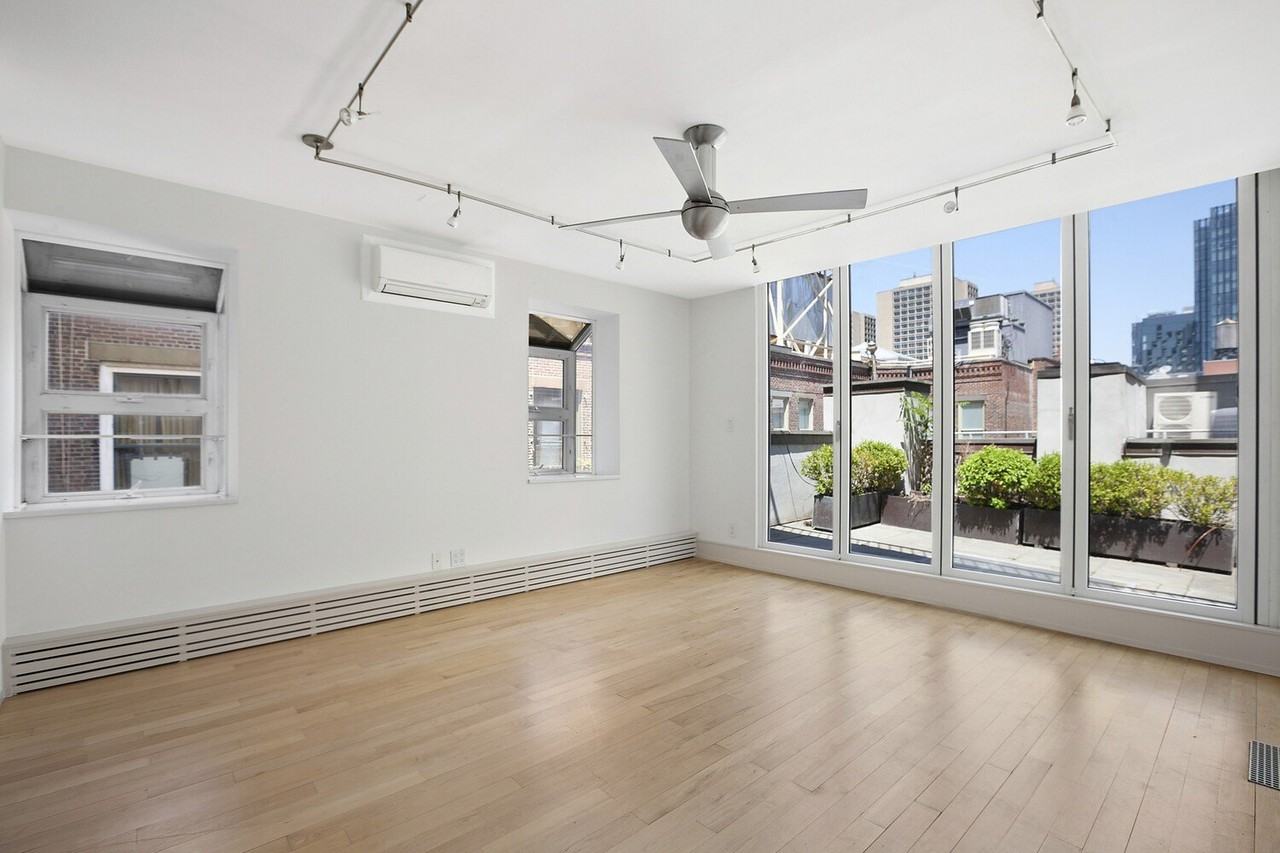 131 Mercer St #PHB - Photo 3 of 9