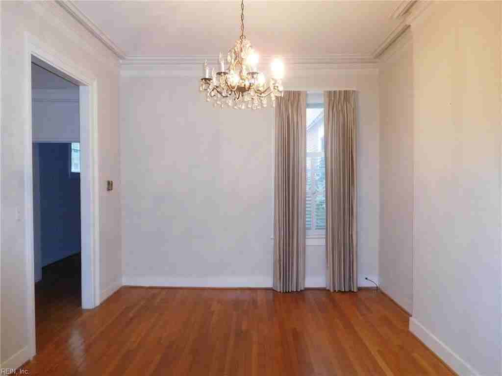 403 Court St - Photo 5 of 18