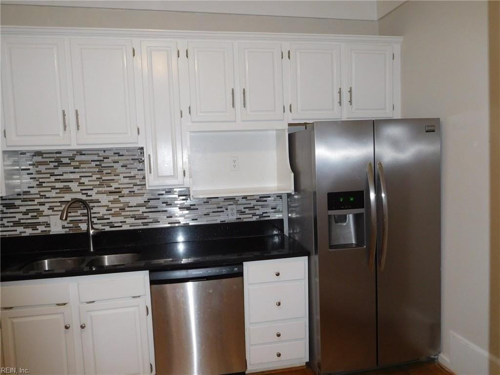 403 Court St - Photo 7 of 18