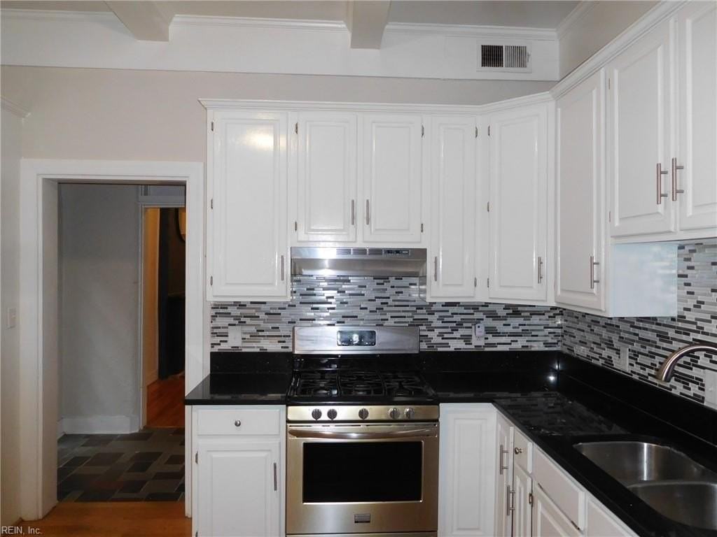 403 Court St - Photo 6 of 18