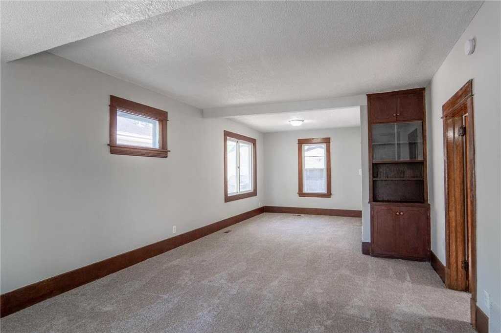 188 Wyoming St E - Photo 5 of 16
