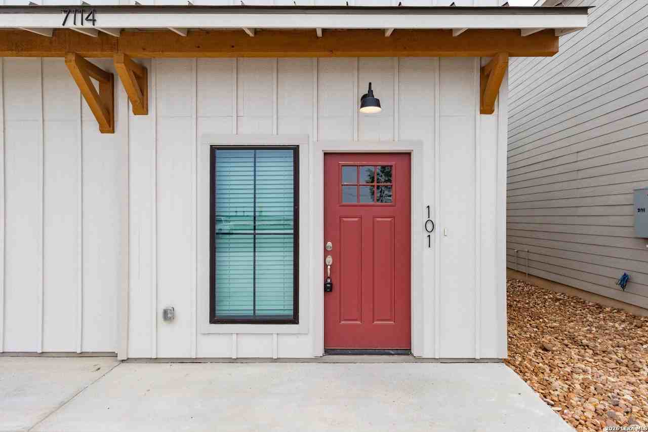 7114 Magnolia Crk #201 - Photo 3 of 27