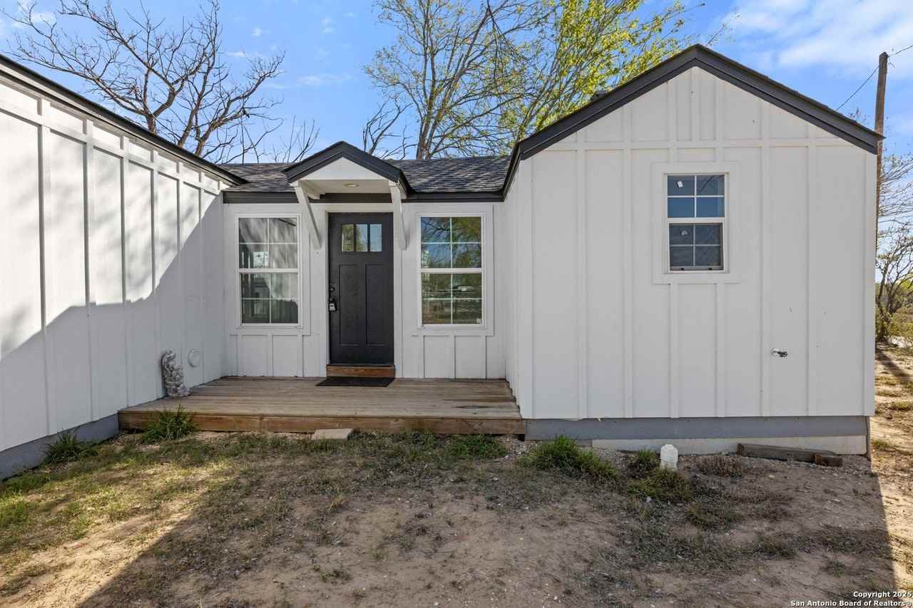362 Avenue J - Photo 3 of 25