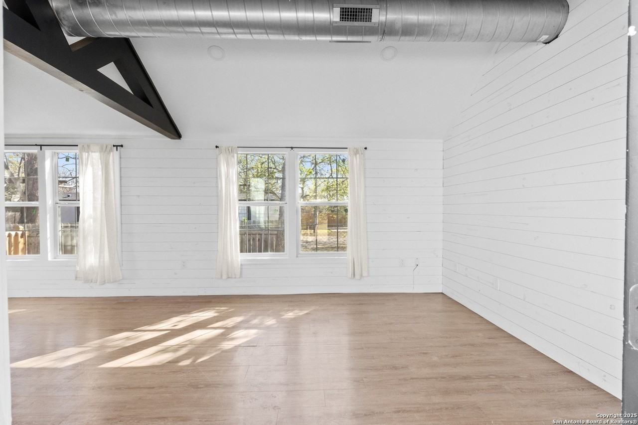362 Avenue J - Photo 4 of 25