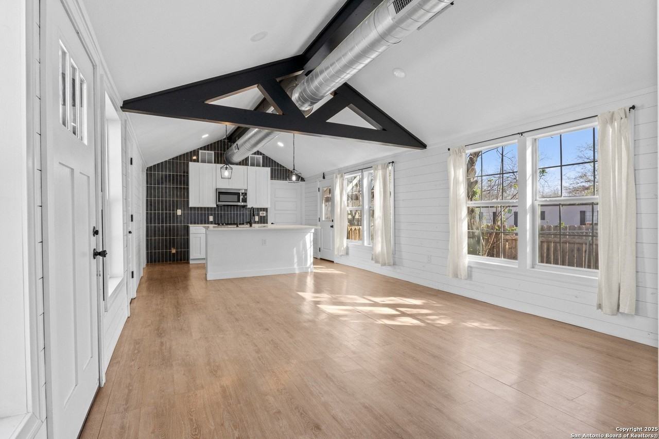 362 Avenue J - Photo 5 of 25