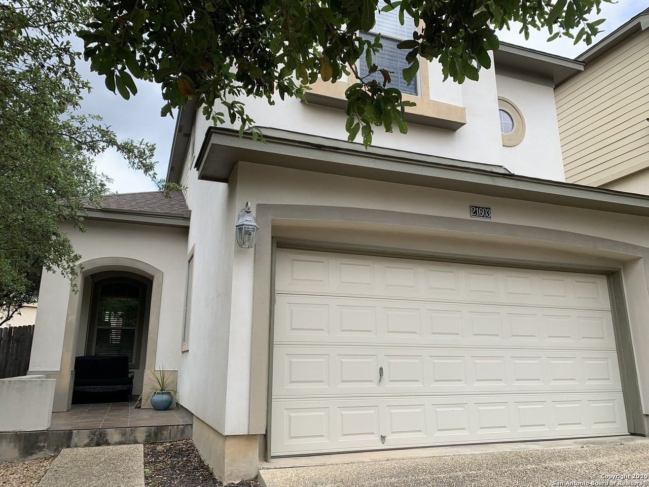 21603 Andrews Gdn - Photo 2 of 40