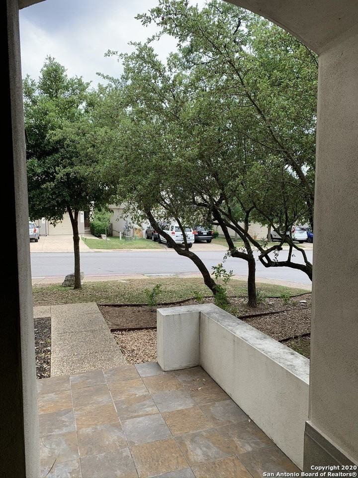 21603 Andrews Gdn - Photo 4 of 40