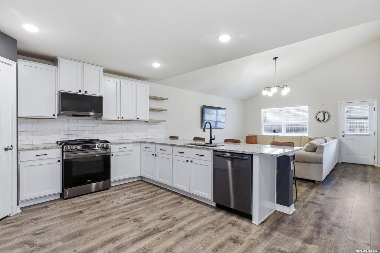14059 Mudstone St - Photo 6 of 29