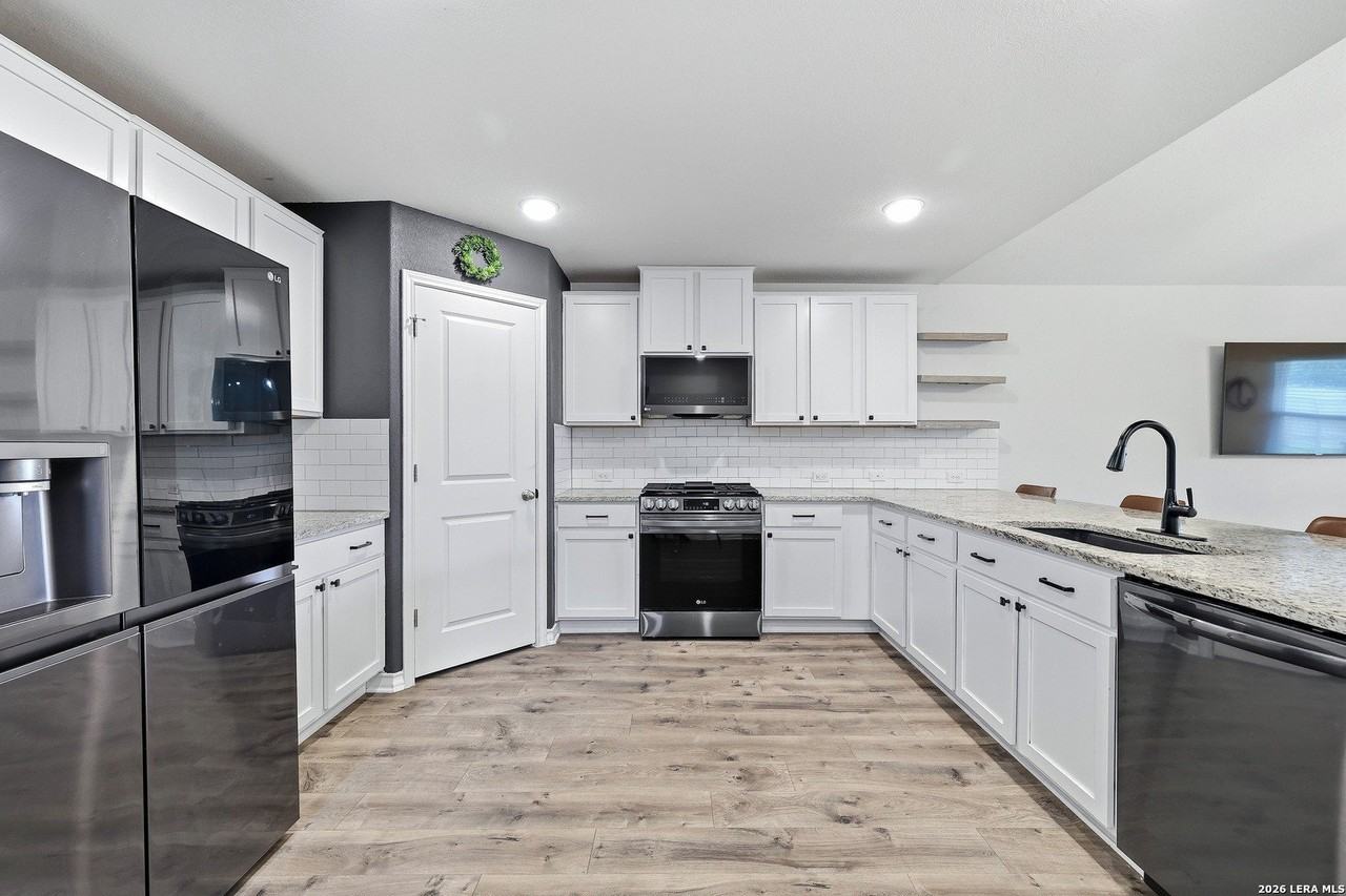 14059 Mudstone St - Photo 7 of 29