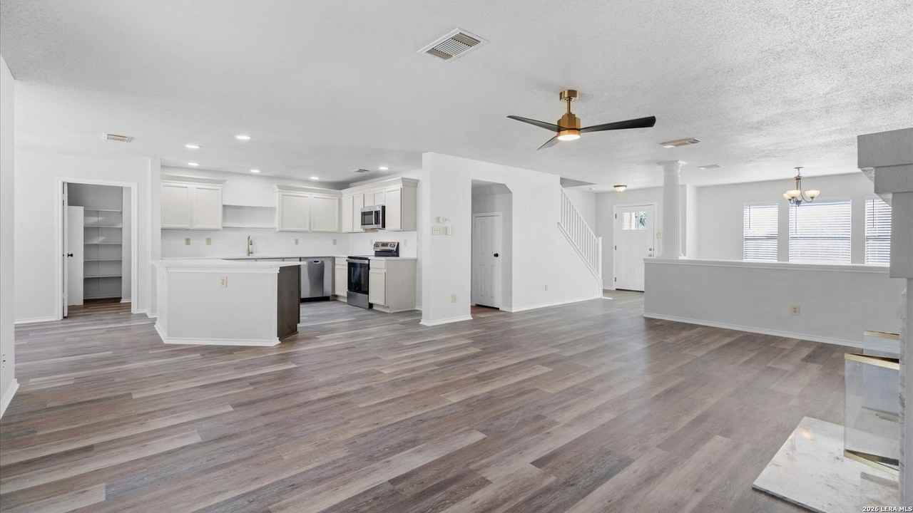 1021 Bridgemont Pl - Photo 4 of 13