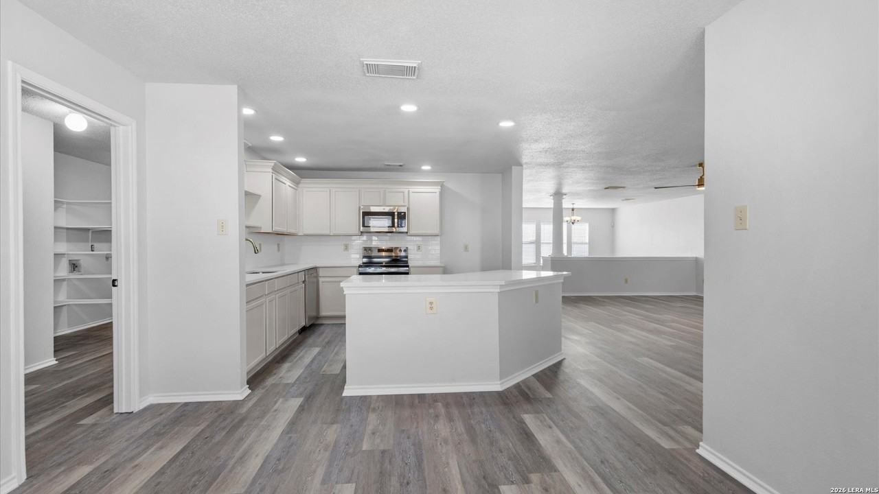 1021 Bridgemont Pl - Photo 5 of 13