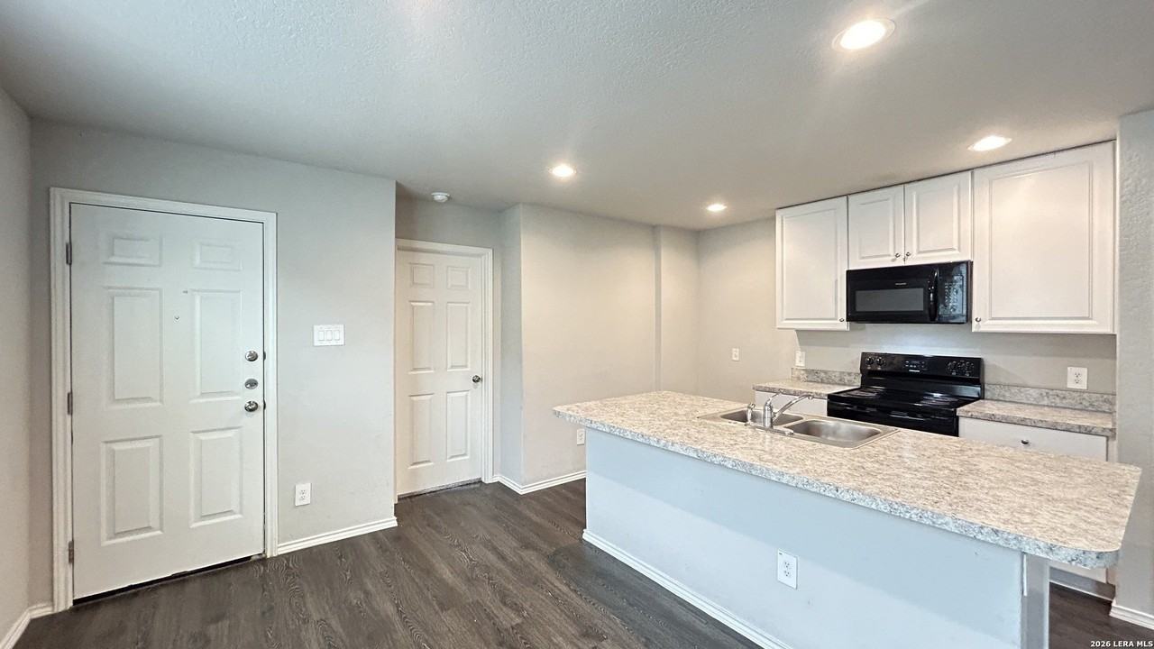 619 Pleasanton Way - Photo 4 of 23