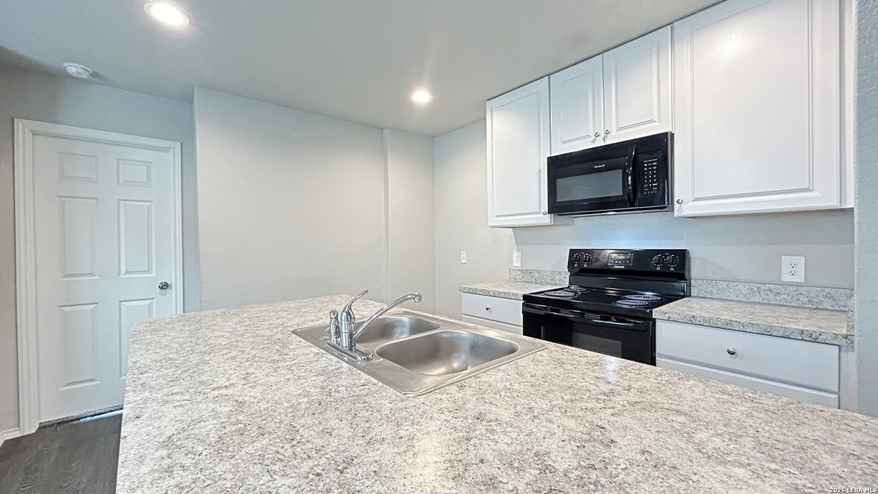 619 Pleasanton Way - Photo 6 of 23