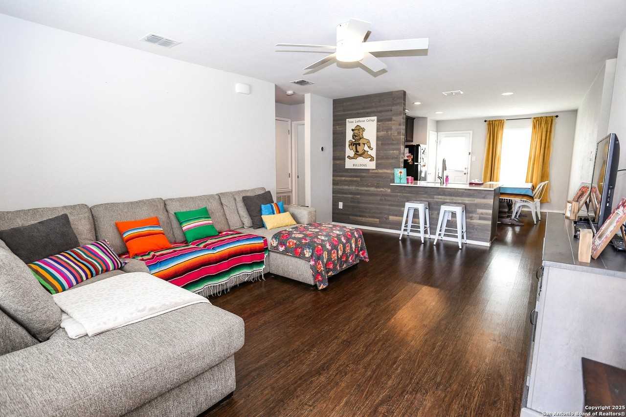 330 Franchi Way - Photo 3 of 17