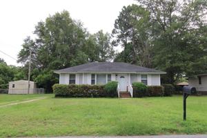 featured image of 32 Hilltop St