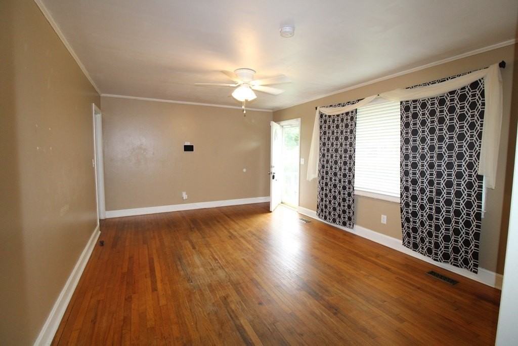 32 Hilltop St - Photo 5 of 13
