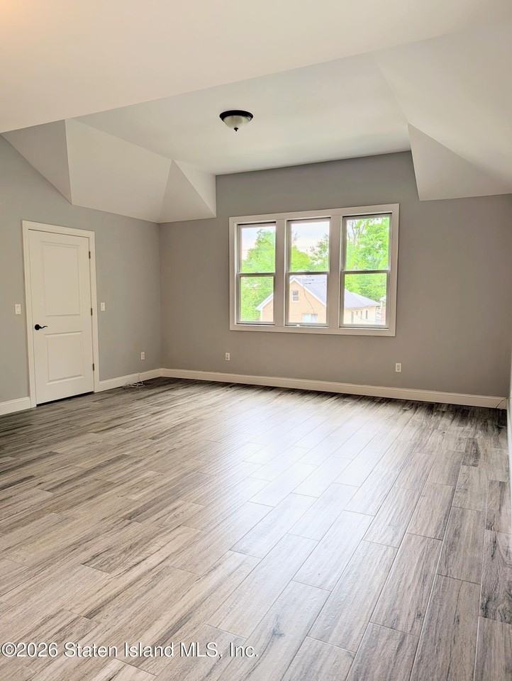162 Edgegrove Ave - Photo 2 of 14